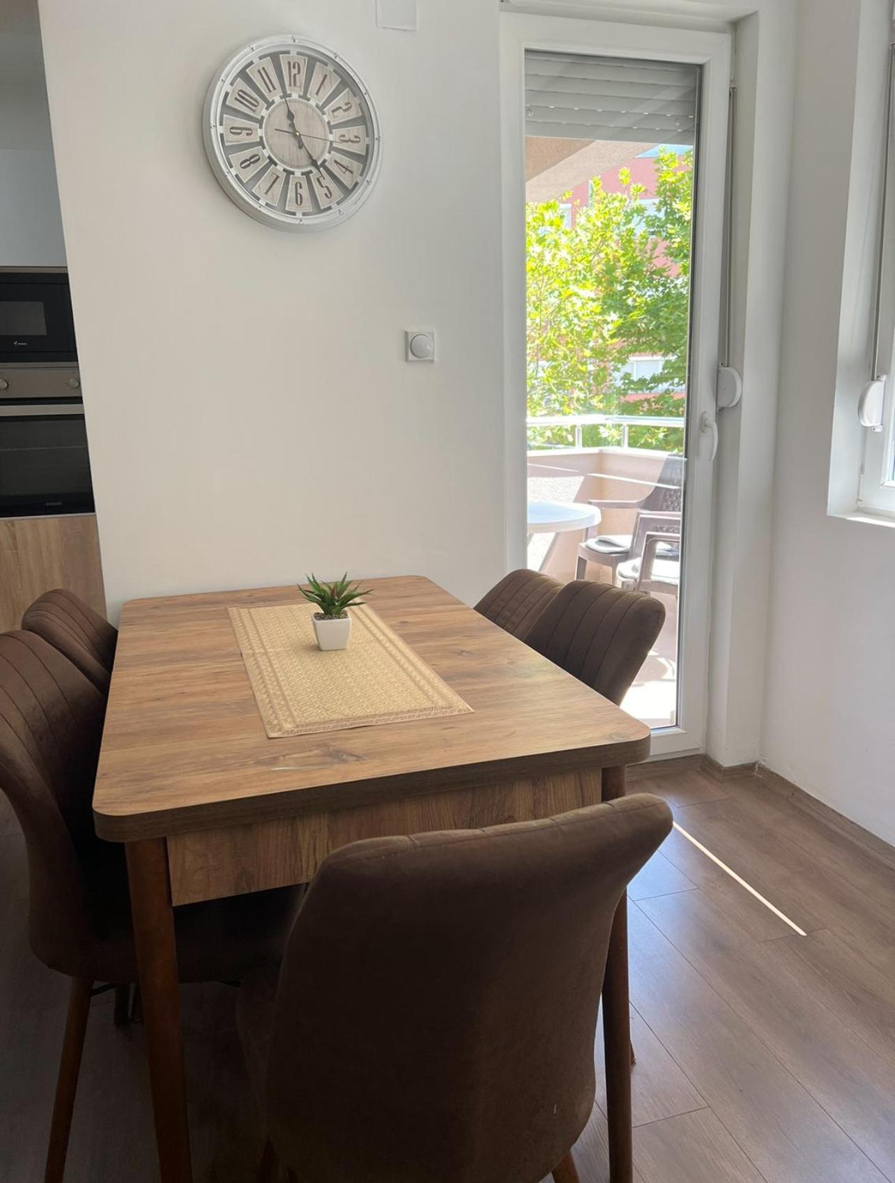 סטרומיצה Downtown Great Apartment מראה חיצוני תמונה